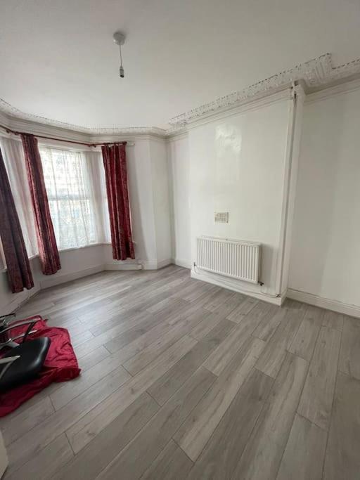 Spacious Family Holiday home Cardiff